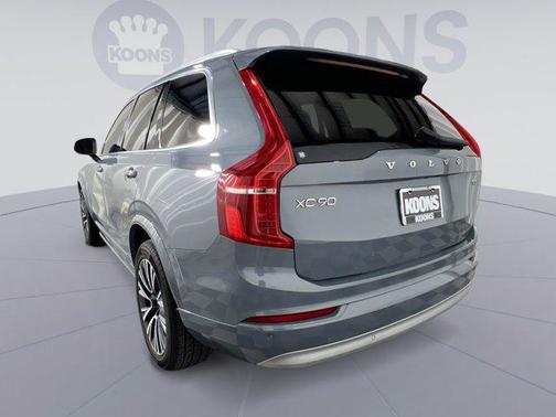 2022 Volvo XC90 T5 Momentum