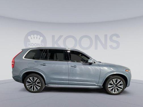 2022 Volvo XC90 T5 Momentum
