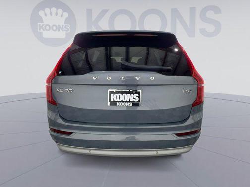 2022 Volvo XC90 T5 Momentum