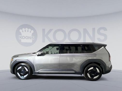 Pebble Gray 2024 Kia EV9 Light Short Range