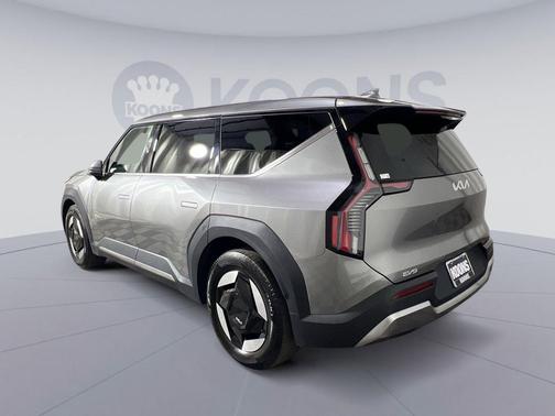 Pebble Gray 2024 Kia EV9 Light Short Range