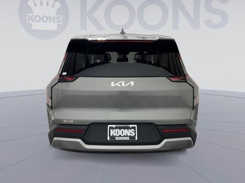 Pebble Gray 2024 Kia EV9 Light Short Range