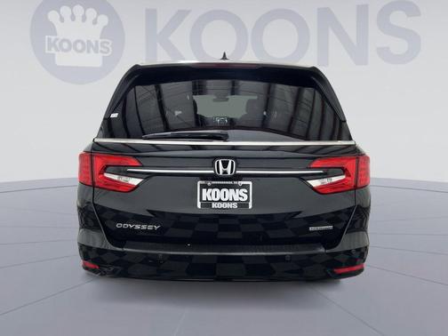 Crystal Black Pearl 2024 Honda Odyssey Touring