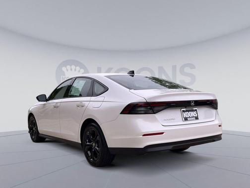 Platinum White Pearl 2025 Honda Accord SE