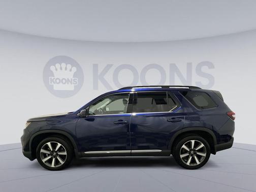 Obsidian Blue Pearl 2023 Honda Pilot Touring 8-Passenger