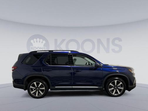Obsidian Blue Pearl 2023 Honda Pilot Touring 8-Passenger