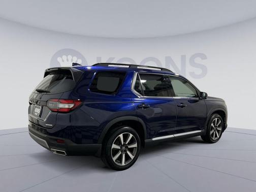 Obsidian Blue Pearl 2023 Honda Pilot Touring 8-Passenger