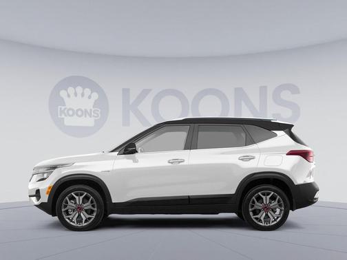 Clear White/Black Roof 2022 Kia Seltos S