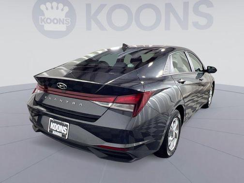 2023 Hyundai ELANTRA SE