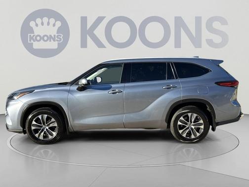 Moon Dust 2022 Toyota Highlander XLE