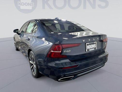 2022 Volvo S60 T5 Momentum