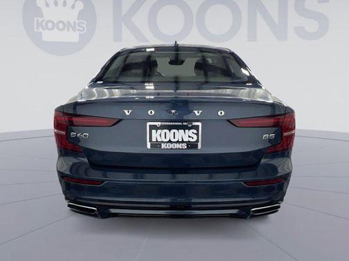 2022 Volvo S60 T5 Momentum