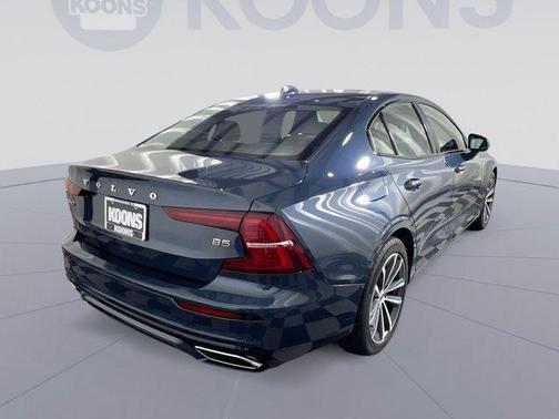 2022 Volvo S60 T5 Momentum