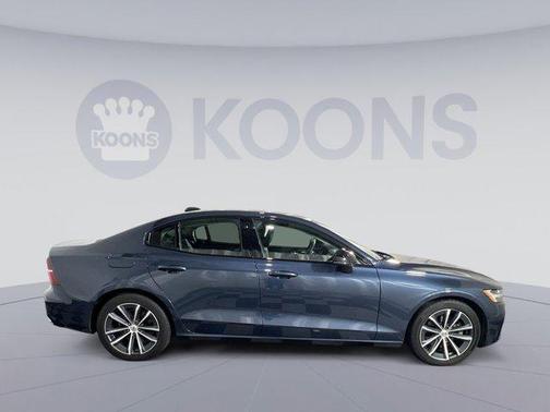 2022 Volvo S60 T5 Momentum