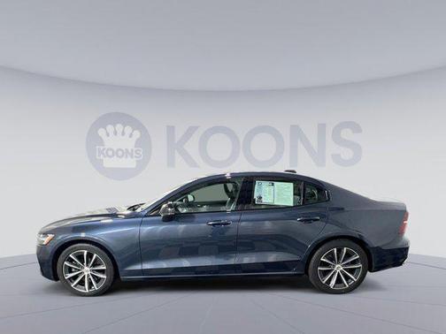 2022 Volvo S60 T5 Momentum