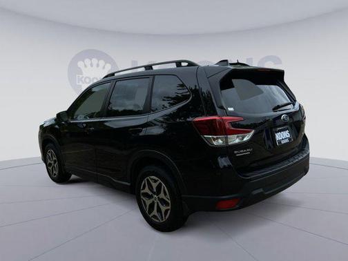 Crystal Black Silica 2024 Subaru Forester Premium