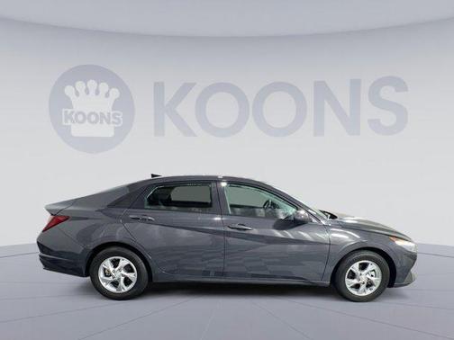 2023 Hyundai ELANTRA SE