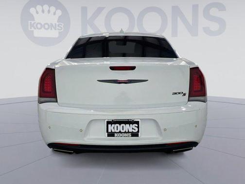2022 Chrysler 300 S