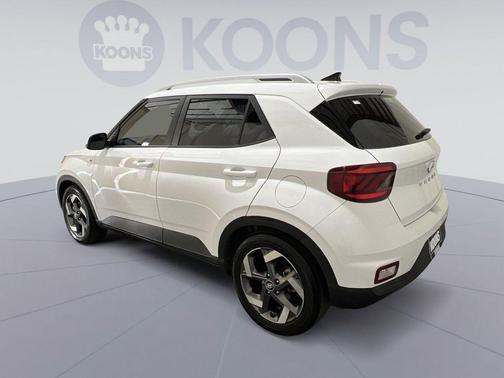 Ceramic White 2022 Hyundai VENUE SEL