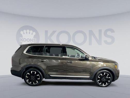 Dark Moss 2023 Kia Telluride SX