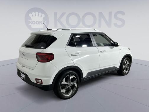 Lunar White 2024 Hyundai VENUE SEL