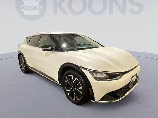Snow White Pearl 2023 Kia EV6 Wind