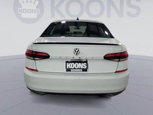 2022 Volkswagen Passat 2.0T R-Line