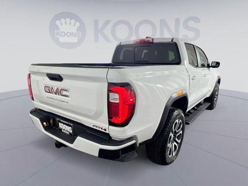 Summit White 2024 GMC Canyon AT4