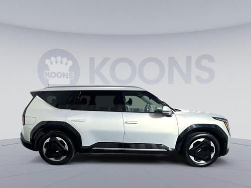 Ivory Silver Matte 2024 Kia EV9 Land