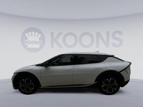 Snow White Pearl 2024 Kia EV6 Light Long Range