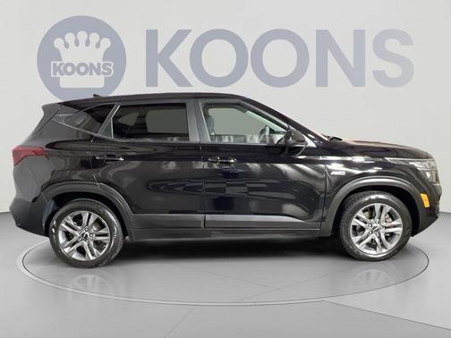 Cherry Black 2023 Kia Seltos LX