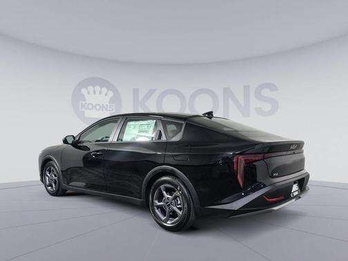 Aurora Black Pearl 2026 Kia K4 LXS