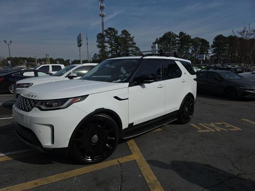 Fuji White 2025 Land Rover Discovery P300 S