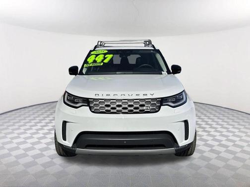 Fuji White 2025 Land Rover Discovery P300 S