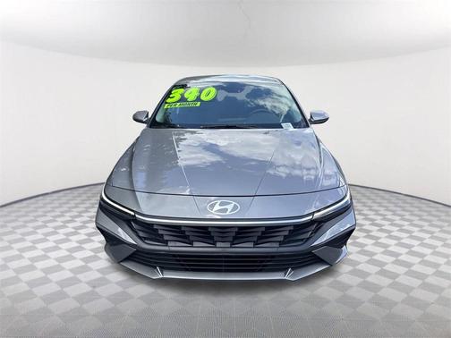 2024 Hyundai ELANTRA SE