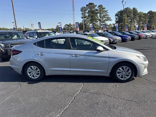 2020 Hyundai ELANTRA SE