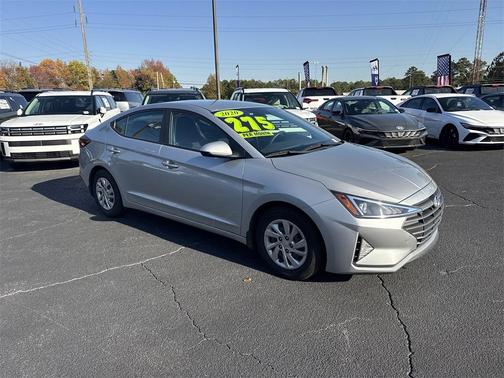 2020 Hyundai ELANTRA SE