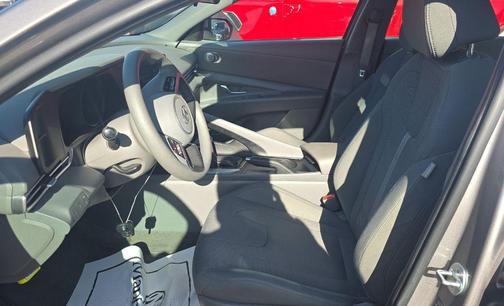2023 Hyundai ELANTRA SE