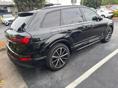 Mythos Black Metallic 2022 Audi Q7 55 Premium Plus