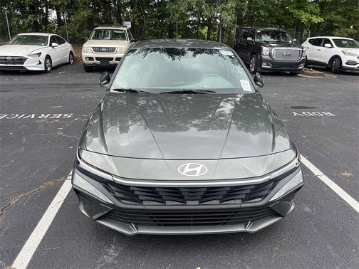 2024 Hyundai ELANTRA SE