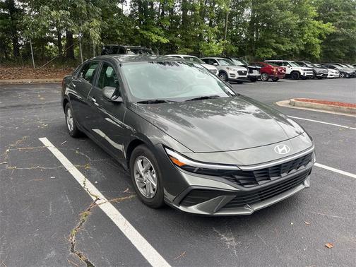 2024 Hyundai ELANTRA SE