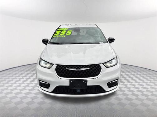 2024 Chrysler Pacifica Touring-L