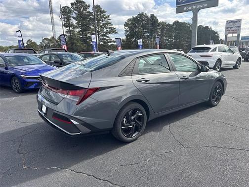 2026 Hyundai ELANTRA SEL