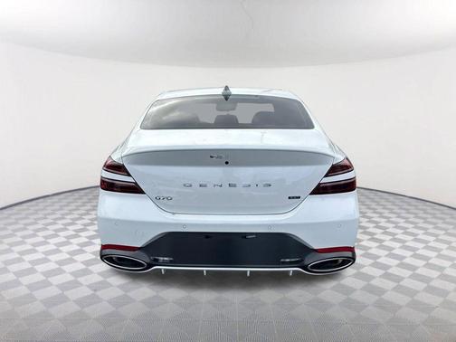 Uyuni White 2026 Genesis G70 3.3T Sport Prestige