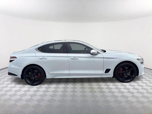 Uyuni White 2026 Genesis G70 3.3T Sport Prestige