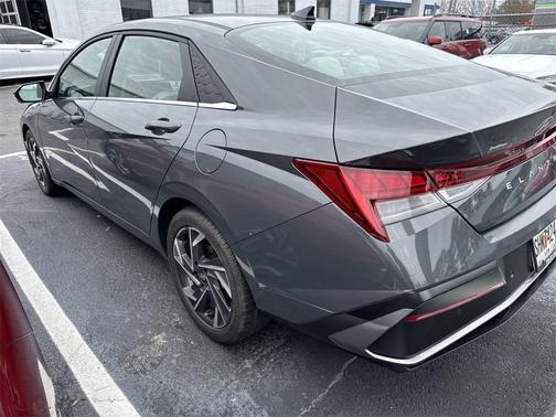 2024 Hyundai ELANTRA Limited