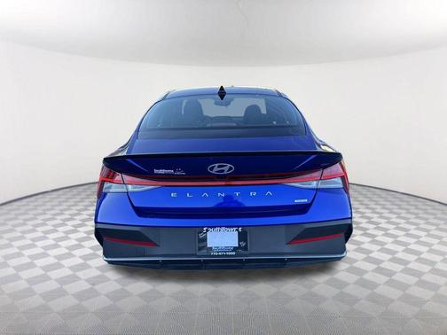 2025 Hyundai ELANTRA HEV SEL