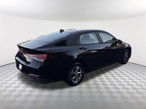 2021 Hyundai ELANTRA SE