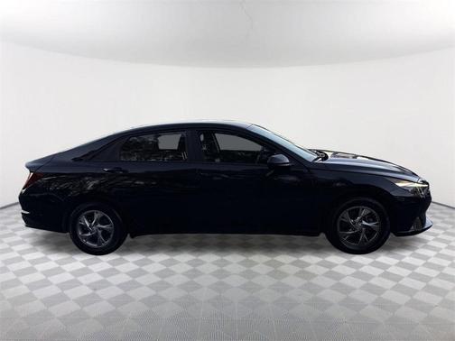 2021 Hyundai ELANTRA SE