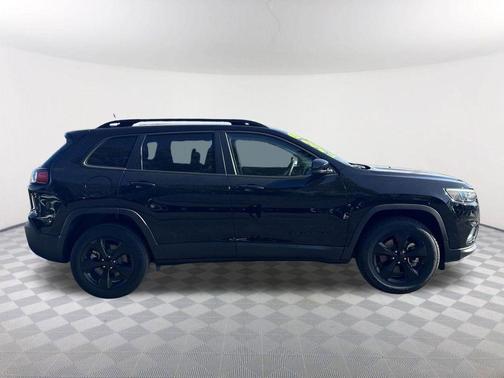 Diamond Black 2023 Jeep Cherokee Altitude Lux